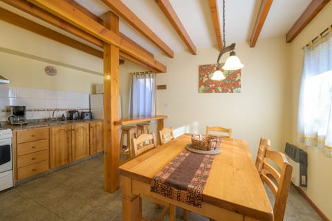 Cabin, 2 Bedrooms | Dining room