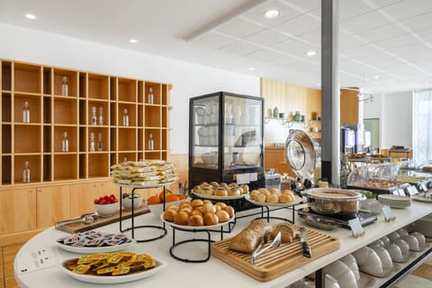 Daily buffet breakfast (EUR 9.50 per person)