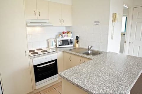 Apartment, 1 Bedroom | Private kitchen | Fridge, microwave, stovetop, coffee/tea maker