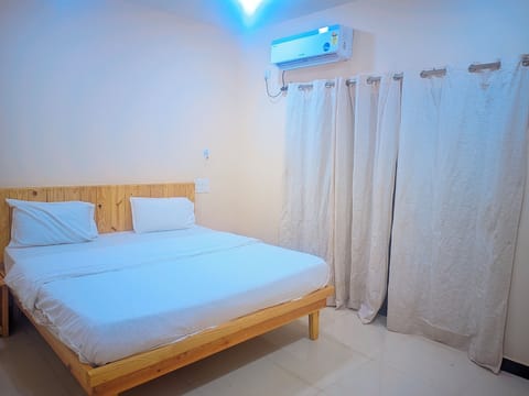 Deluxe Room, Balcony, Garden View | Free WiFi