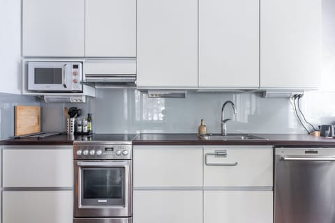 Deluxe Apartment, Courtyard View | Private kitchen | Coffee/tea maker, electric kettle