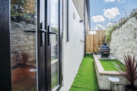 The Cottage - 2 Bedroom Cottage - Tenby (23682)