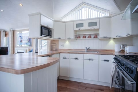 3 Manor Lodge - 2 Bedroom Lodge - Pendine (23781)