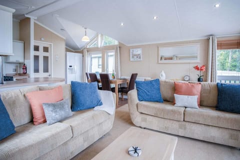 3 Manor Lodge - 2 Bedroom Lodge - Pendine (23795)