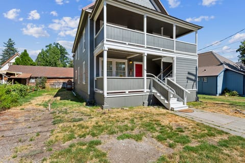 House, 2 Bedrooms | Exterior