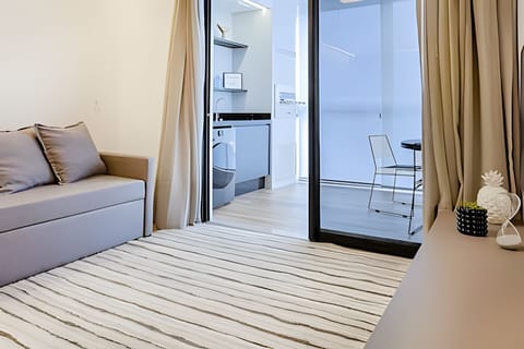 Apartment | Living area | Flat-screen TV