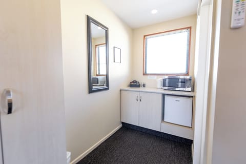 Executive Studio | Iron/ironing board, free WiFi, bed sheets