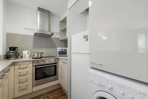 Family Apartment, 1 Bedroom (Family-Friendly Andorra Accommodation) | Private kitchen | Fridge, microwave, oven, stovetop