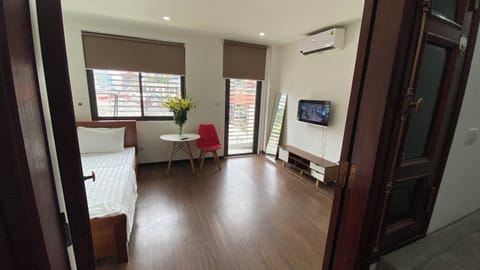 Luxury Apartment, Kitchenette, City View | Minibar, free WiFi