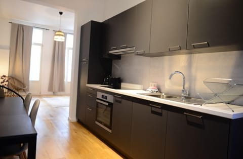 Apartment | Private kitchen | Full-size fridge, oven, stovetop, dishwasher