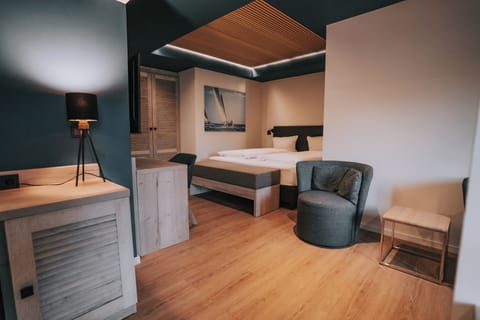 Junior Room, Balcony | Hypo-allergenic bedding, in-room safe, desk, soundproofing