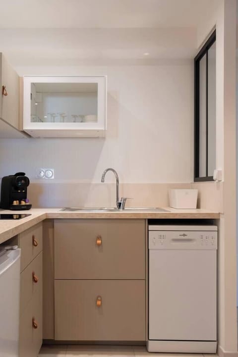 2407d384-9a5f-4862-809e-4adf5a321907