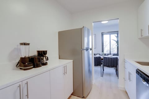 Comfort Apartment, City View | Private kitchen | Coffee/tea maker, toaster, blender, cleaning supplies