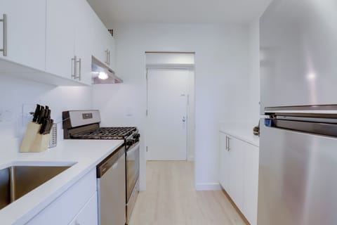 Comfort Apartment, City View | Private kitchen | Coffee/tea maker, toaster, blender, cleaning supplies