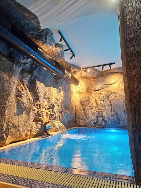 Sauna, spa tub, steam room, mud baths