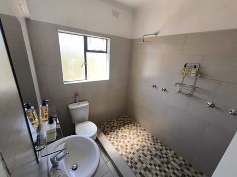 Room, 2 Bedrooms, Smoking, Balcony | Bathroom