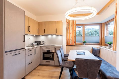 Full-size fridge, stovetop, dishwasher, coffee/tea maker