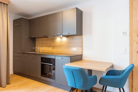 Studio für 2 Personen | Private kitchen | Full-size fridge, microwave, stovetop, dishwasher