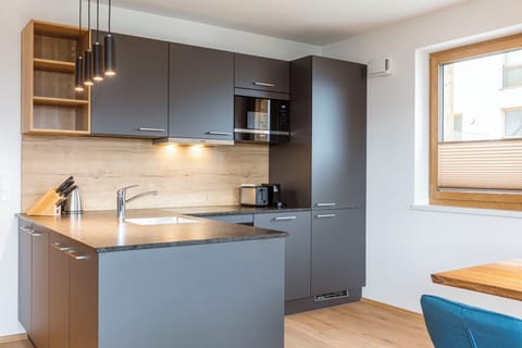 Ferienwohnung mit 2 Schlafzimmer | Private kitchen | Full-size fridge, microwave, stovetop, dishwasher