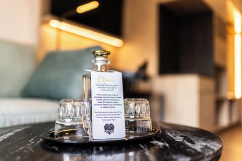 Egyptian cotton sheets, premium bedding, Select Comfort beds, minibar