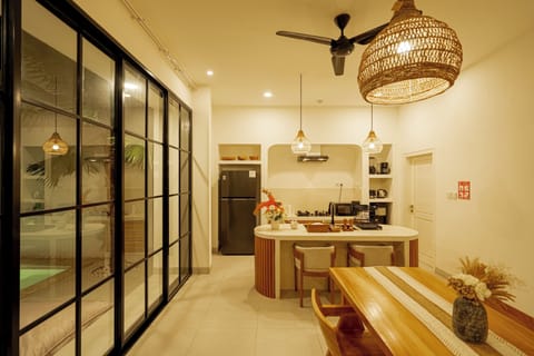 Villa, 3 Bedrooms, Ocean View | Dining room