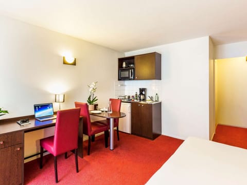 Studio, Multiple Beds | In-room safe, desk, iron/ironing board, free cribs/infant beds