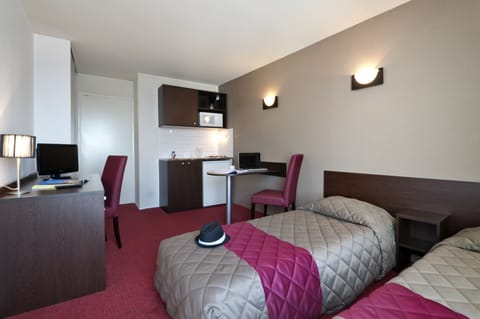 Studio, 2 Double Beds | In-room safe, desk, iron/ironing board, free cribs/infant beds