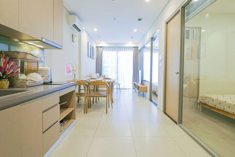 Deluxe Apartment | Private kitchen | Fridge, microwave, stovetop, rice cooker