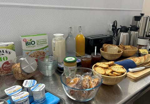 Daily buffet breakfast (EUR 6.90 per person)