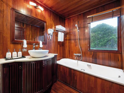 Presidential Suite, Bay View | Bathroom | Separate tub and shower, free toiletries, hair dryer, towels