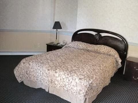 Suite, 1 King Bed, Non Smoking | Desk, iron/ironing board, free cribs/infant beds, rollaway beds