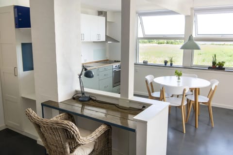 Deluxe Apartment, Ocean View | Living area