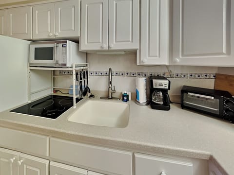 Condo, Multiple Beds, Balcony (Seascape - No Pets Allowed) | Private kitchen | Oven, coffee/tea maker