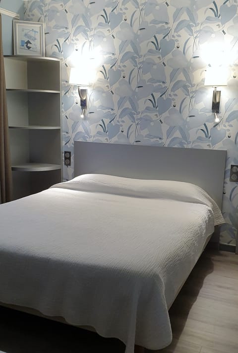 Individually decorated, desk, blackout drapes, free WiFi