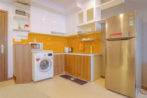 Economy Apartment | Private kitchen | Fridge, electric kettle, rice cooker, cookware/dishes/utensils