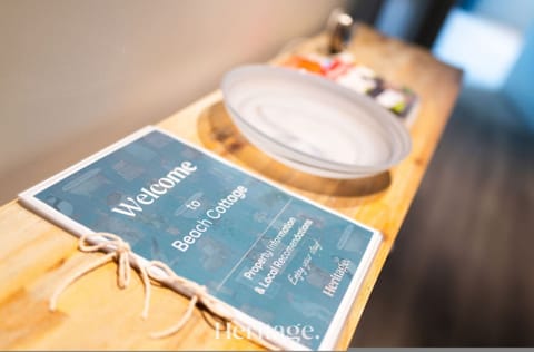 House | 1 bedroom, desk