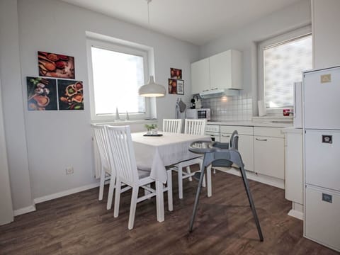 Property, Comfort, Window, Wood, Interior Design, Building, Shade, Bed Frame, Floor, House