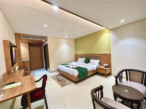 Deluxe Room | Desk, laptop workspace, soundproofing, free WiFi