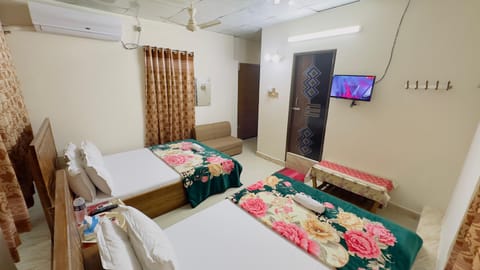 Family Room | Premium bedding, free WiFi, bed sheets