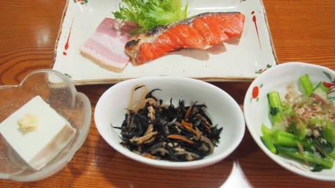 Daily local cuisine breakfast (JPY 726 per person)