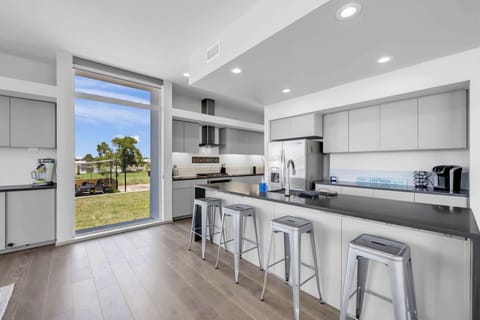 Additional seating at the kitchen island