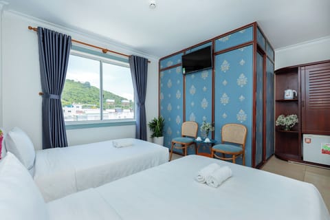 Twin Room with Mountain View | Premium bedding, memory foam beds, minibar, desk