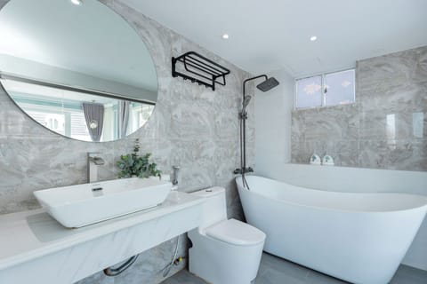 Suite with Bathtub | Bathroom | Designer toiletries, hair dryer, slippers, bidet