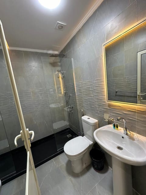 Deluxe Double Room, City View | Bathroom