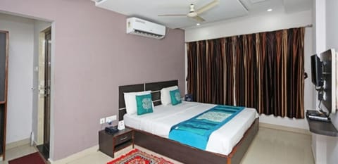 Deluxe Double Room, Multiple Bedrooms, City View | Free WiFi, bed sheets