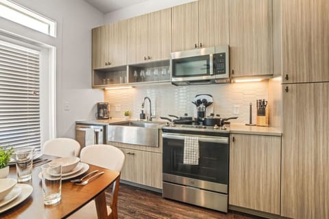You’ll love the convenience of this fully equipped kitchen, where you can brew coffee, cook meals, or prepare snacks. The cozy layout and warm ambiance make cooking here a delightful part of your stay.