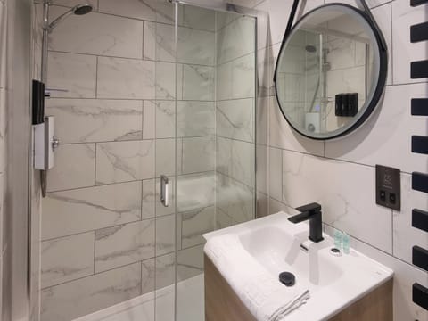 Shower room | No 2B - Belgrave holidays, Aberystwyth