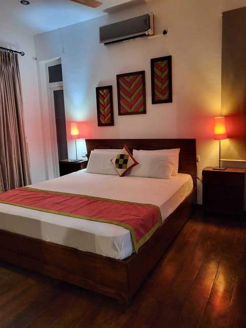 Deluxe Double Room, Balcony | In-room safe, desk, iron/ironing board, free WiFi