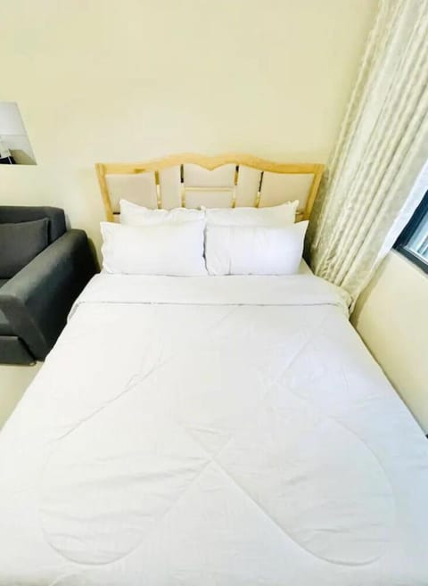 Deluxe Studio, City View | Desk, iron/ironing board, free WiFi