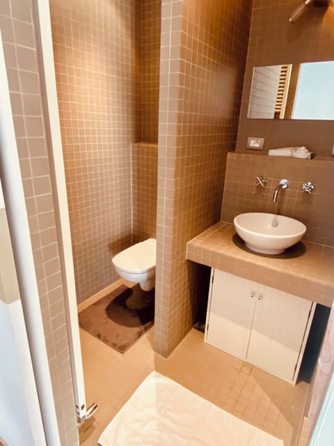 Family House, City View | Bathroom